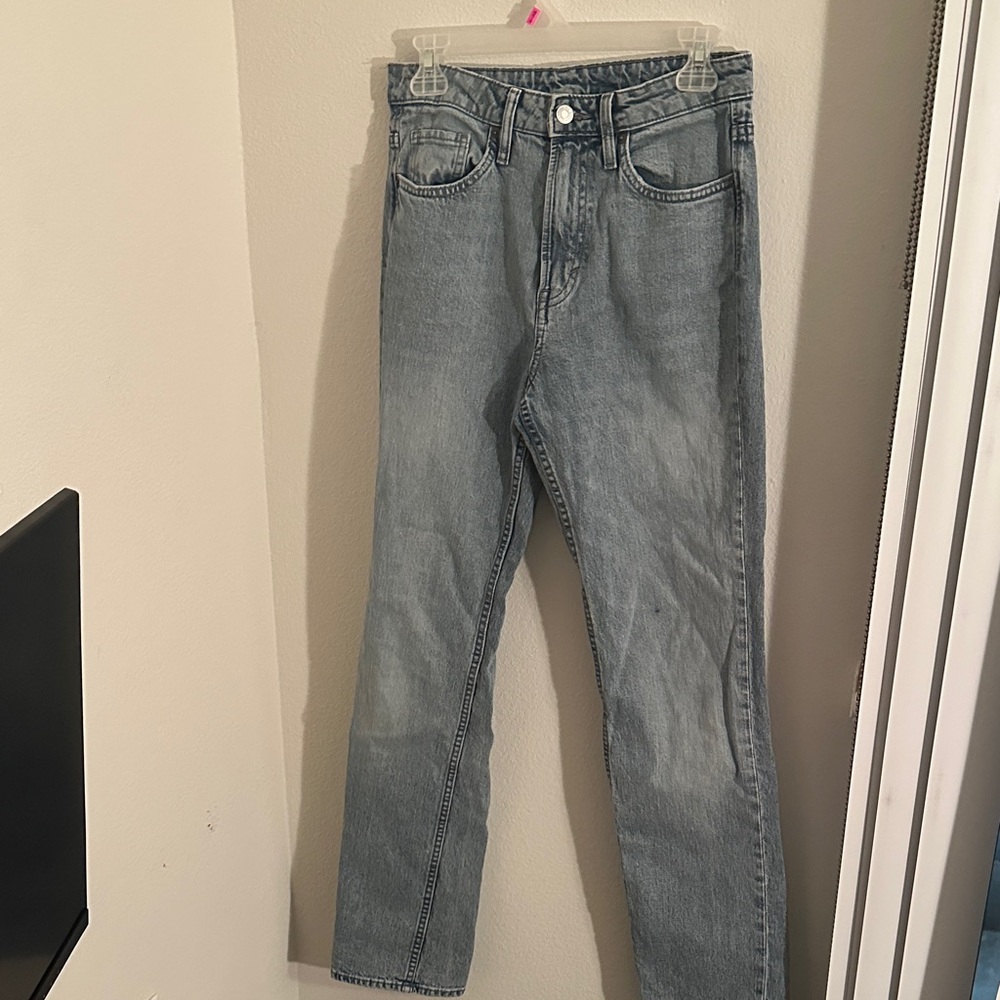 Flattering H&M straight jeans